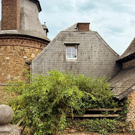 Petit Chateau De La Rose *
